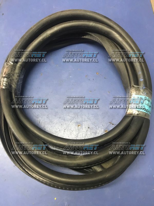 Goma pilar puerta delantera derecha Ssangyong Actyon 2007 al 2012 $10.000 mas iva (4)