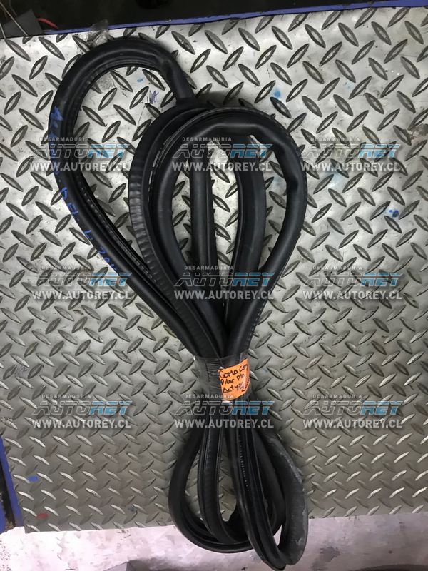 Goma pilar puerta delantera izquierda Ssangyong Actyon 2007 al 2012 $10.000 mas iva (2)