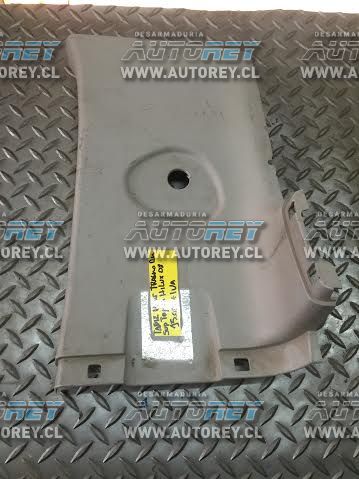 Tapiz cubre pilar trasero superior derecho Toyota Hilux 2007 al 2015 $10.000 mas iva