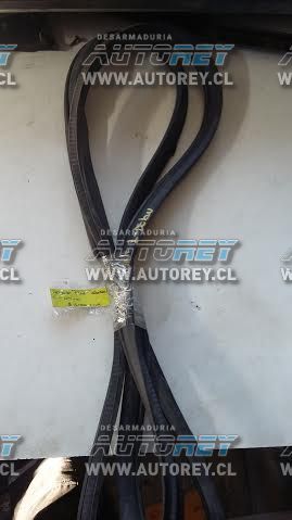 Goma pilar puerta delantera izquierda Ssangyong Actyon 2007 al 2012 $10.000 mas iva