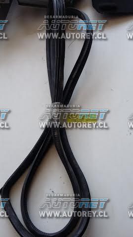 Goma pilar puerta trasera derecha Ssangyong Actyon 2007 al 2012 $10.000 mas iva (2)