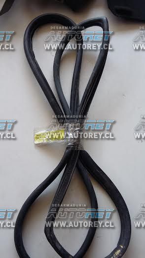 Goma pilar puerta trasera izquierda Ssangyong Actyon Jeep 2006 al 2011 $10.000 mas iva