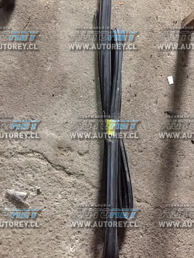 Goma vidrio puerta trasera derecha Ssangyong Actyon 2007 al 2012 $10.000 mas iva (4)