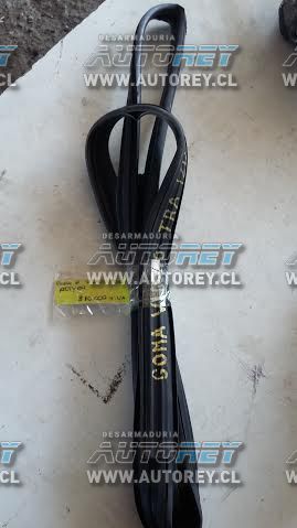 Goma vidrio puerta trasera izquierda Ssangyong Actyon 2007 al 2012 $10.000 mas iva