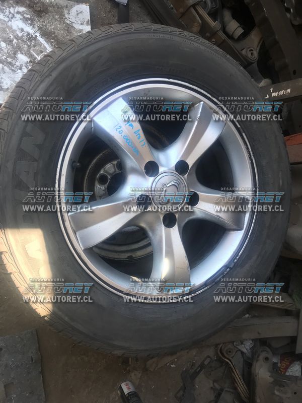 Llanta de aluminio con neumatico 25560R18 Ssangyong Actyon 07-12 (248) $70.000 mas iva