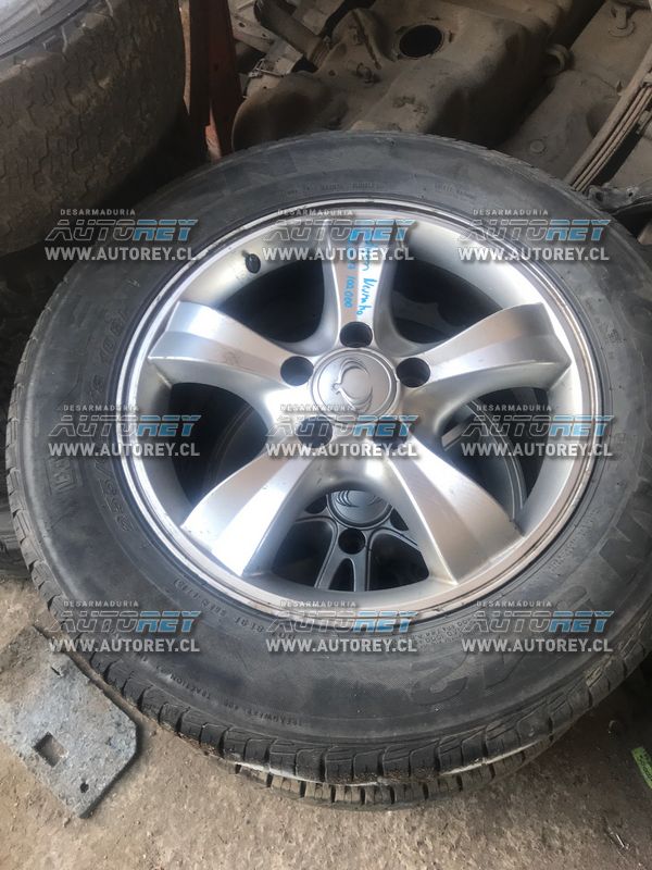 Llanta de aluminio con neumatico 25560R18 Ssangyong Actyon 07-12 (267) $70.000 mas iva