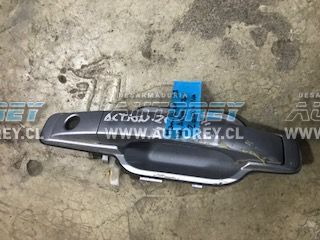 Manilla exterior puerta delantera izquierda Ssangyong Actyon 2007 al 2012 $15.000 mas iva (2)