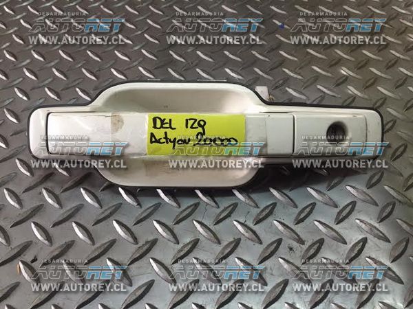 Manilla exterior puerta delantera izquierda Ssangyong Actyon 2007 al 2012 $15.000 mas iva