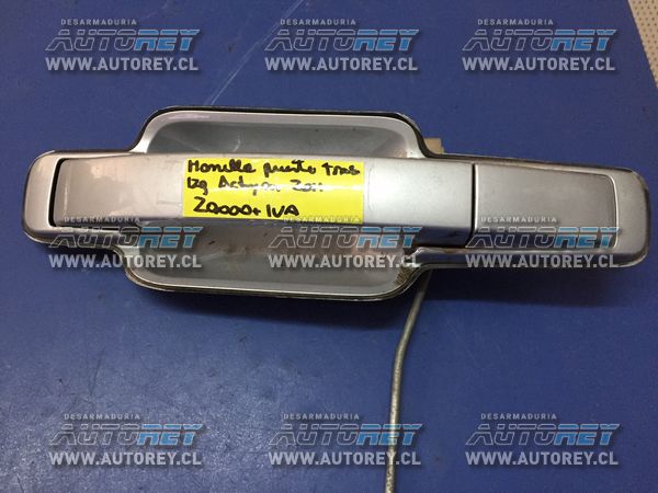 Manilla exterior puerta trasera izquierda Ssangyong Actyon 2007 al 2012 $10.000 mas iva (3)