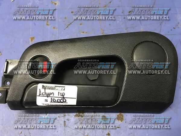 Manilla interior puertas izquierdas Ssangyong Actyon 2007 al 2012 $8.000 mas iva (3)