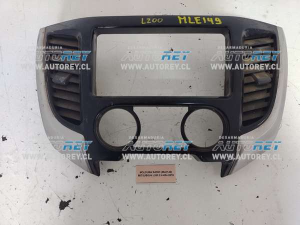 Moldura Radio (MLE149) Mitsubishi L200 2.4 4×4 2019 $30.000 + IVA