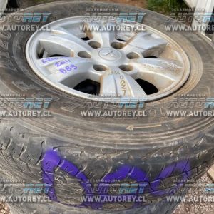 Llanta aluminio con neumático 245 70 R16 (D89) Mitsubishi L200 Dakar 2011 $70.000 mas iva