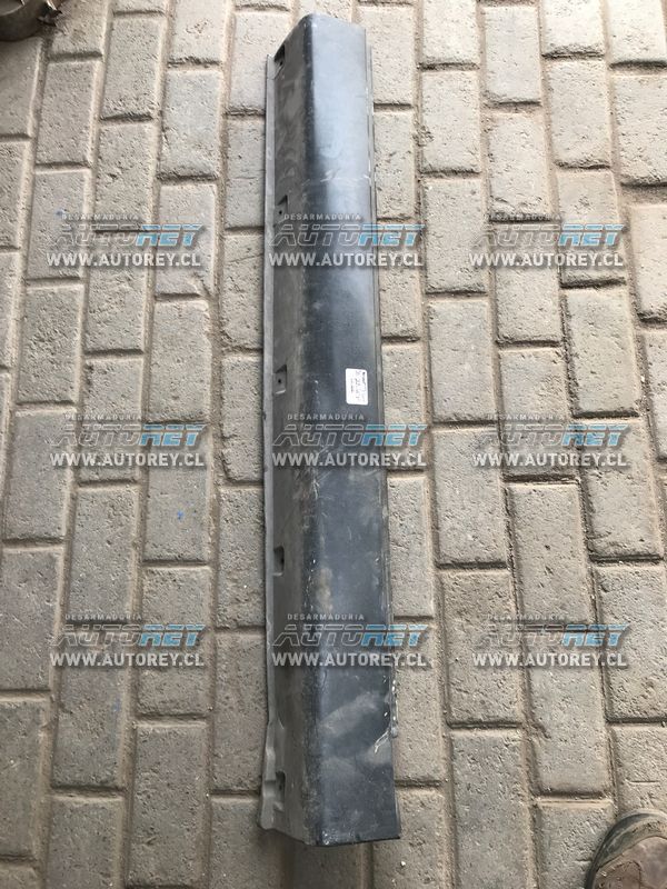 Moldura cubre zocalo exterior delantero derecho Ssangyong Actyon 2007 al 2012 $18.000 mas iva (2)