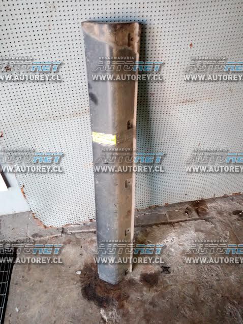 Moldura cubre zocalo exterior delantero derecho Ssangyong Actyon 2007 al 2012 $18.000 mas iva (4)