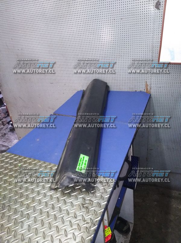 Moldura cubre zocalo exterior trasero derecho Ssangyong Actyon 2007 al 2012 $18.000 mas iva (2)