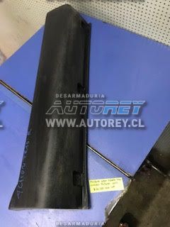 Moldura cubre zocalo exterior trasero derecho Ssangyong Actyon 2007 al 2012 $18.000 mas iva (3)