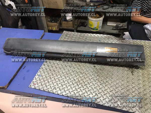 Moldura cubre zocalo exterior trasero derecho Ssangyong Actyon 2007 al 2012 $18.000 mas iva (4)