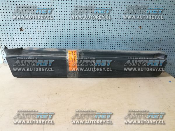 Moldura cubre zocalo exterior trasero derecho Ssangyong Actyon 2007 al 2012 $18.000 mas iva (7)