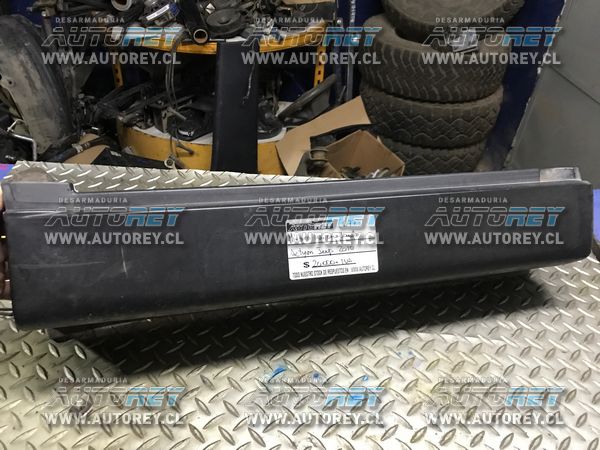 Moldura cubre zocalo exterior trasero derecho Ssangyong Actyon 2007 al 2012 $18.000 mas iva