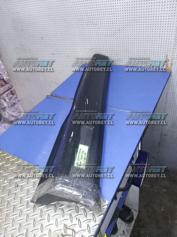 Moldura cubre zocalo exterior trasero izquierdo Ssangyong Actyon 2007 al 2012 $18.000 mas iva