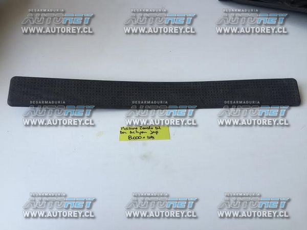 Moldura cubre zocalo interior delantera derecha Ssangyong Actyon 2007 al 2012 $5.000 mas iva