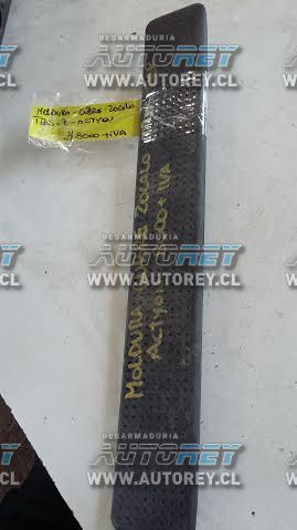 Moldura cubre zocalo interior trasero derecho Ssangyong Actyon 2007 al 2012 $5.000 mas iva