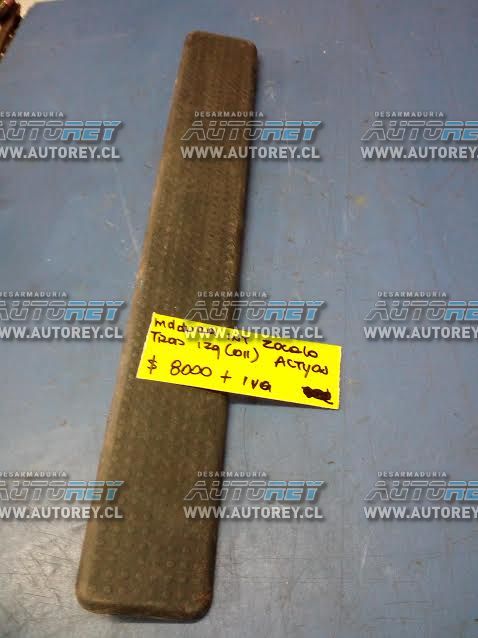 Moldura cubre zocalo interior trasero izquierdo Ssangyong Actyon 2007 al 2012 $5.000 mas iva (2)