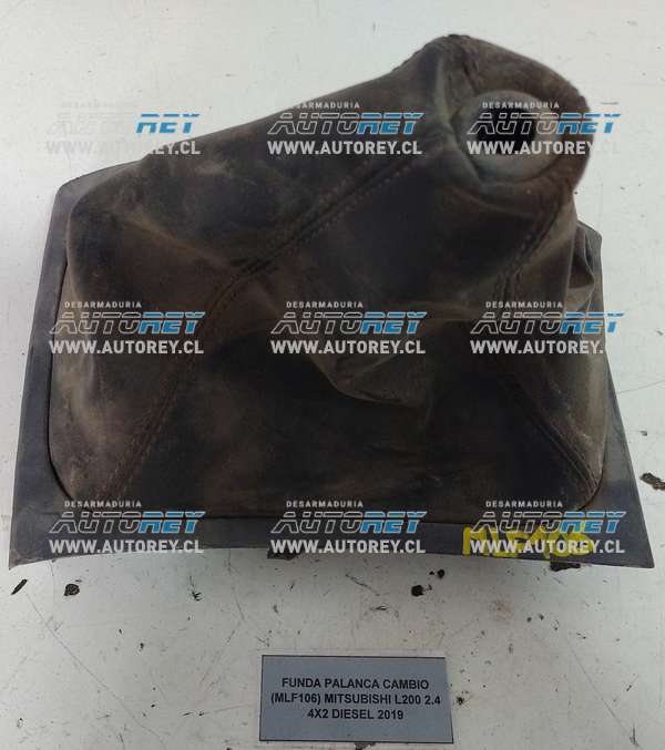 Funda Palanca Cambio (MLF106) Mitsubishi L200 2.4 4×2 Diesel 2019 $30.000 + IVA