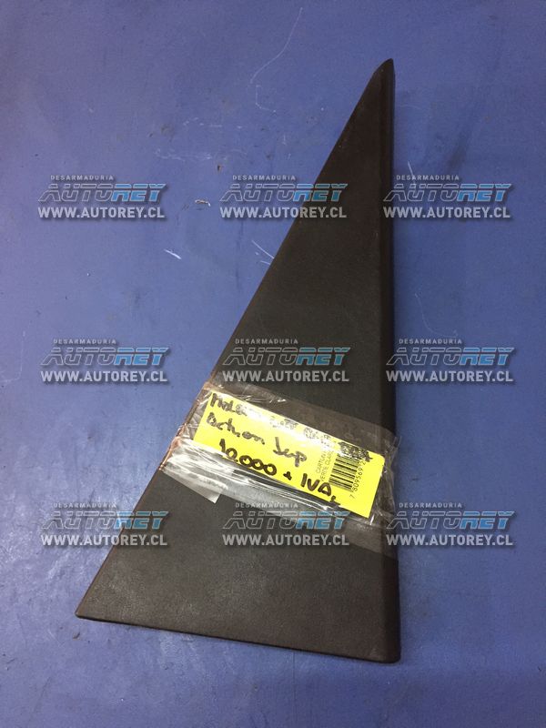 Moldura exterior puerta trasera derecha Ssangyong Actyon Jeep 2006 al 2011 $5.000 mas iva (3)