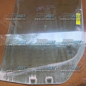 Vidrio original puerta delantera izquierda Mercedes Benz Sprinter 2017 $60.000 mas iva