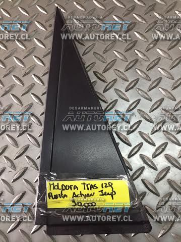 Moldura exterior puerta trasera izquierda Ssangyong Actyon Jeep 2006 al 2011 $5.000 mas iva (3)