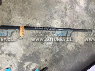 Moldura lame vidrio puerta delantera izquierda Ssangyong Actyon 2007 al 2012 $10.000 mas iva