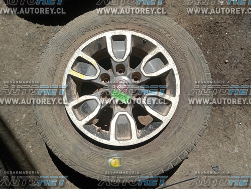 Llanta Aluminio Detalle Con Neumático Malo (FIF195) Fiat FullBack 2018 4×4 $80.000 + IVA (Parcela)