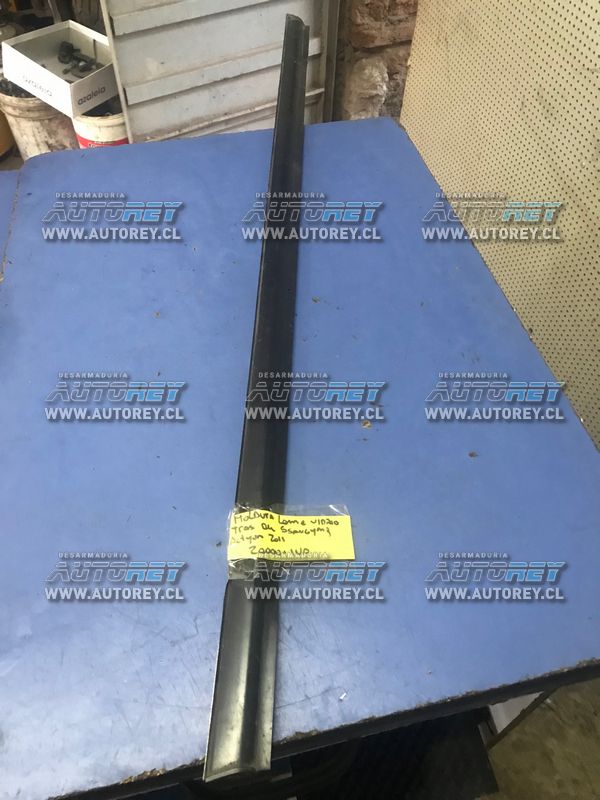 Moldura lame vidrio puerta trasera derecha Ssangyong Actyon 2007 al 2012 $10.000 mas iva