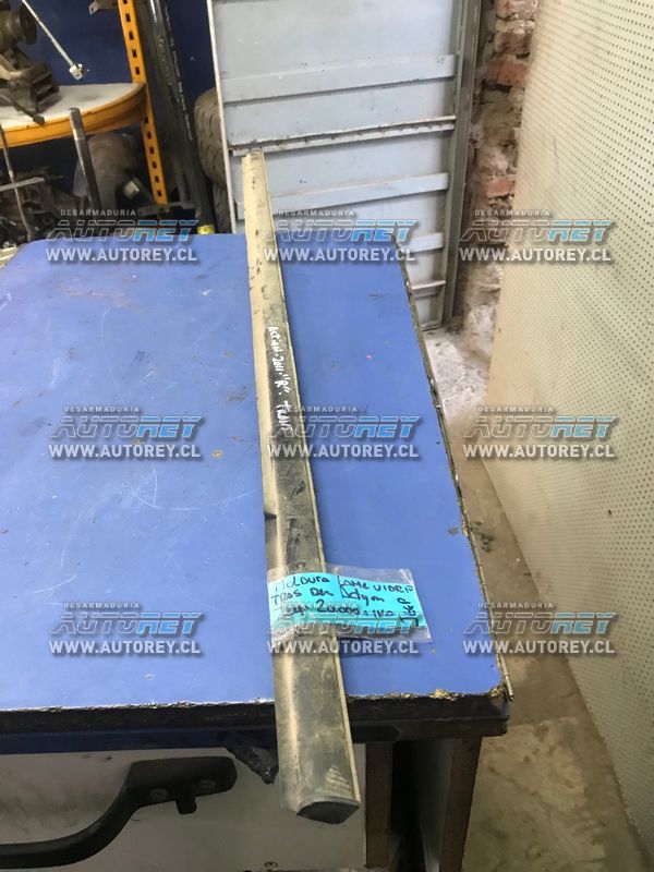 Moldura lame vidrio puerta trasera derecha Ssangyong Actyon Jeep 2006 al 2011 $10.000 mas iva (2)