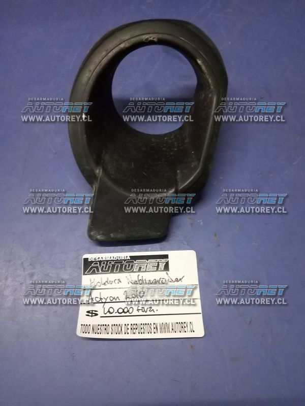 Moldura parachoque delantero neblinero derecho Ssangyong Actyon 2007 al 2012 $5.000 mas iva