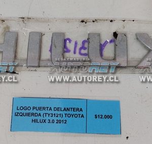 Logo Puerta Delantera Izquierda (TY3121) Toyota Hilux 3.0 2012 $12.000 + IVA