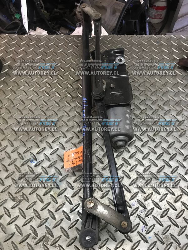 Motor limpia parabrisas con articulacion Ssangyong Actyon 2007 al 2012 $40.000 mas iva (6)