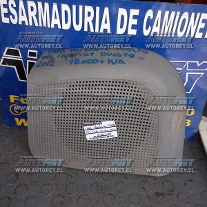 Tapa Parlante Puerta Delantera Izquierda Fiat Ducato 2012 $10.000 mas iva
