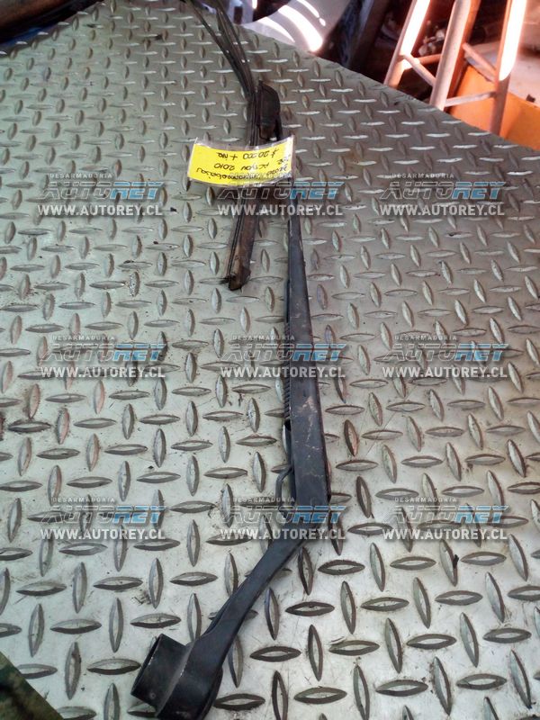Plumilla limpiaparabrisas derecha Ssangyong Actyon 2007 al 2012 $15.000 mas iva (3)