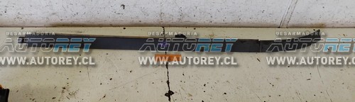 Moldura Techo Izquierda (LRF189) Land Rover Freelander 2 2.0 2014 $30.000 + IVA