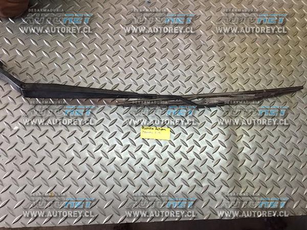 Plumilla limpiaparabrisas izquierda Ssangyong Actyon 2007 al 2012 $15.000 mas iva (5)