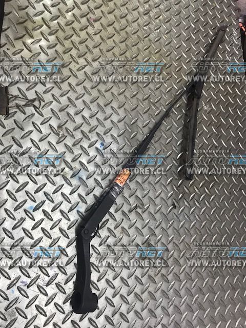 Plumilla limpiaparabrisas izquierda Ssangyong Actyon 2007 al 2012 $15.000 mas iva (5)