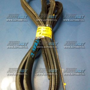 Goma contorno pilar puerta trasera izquierda Mitsubishi L200 2007 al 2015 $10.000 más iva (5)