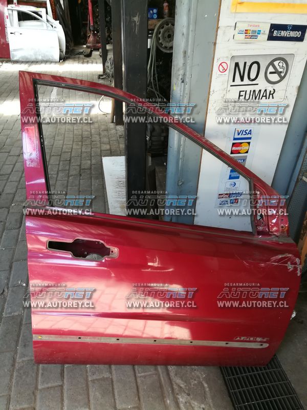 Puerta delantera derecha con detalle Ssangyong Actyon 2007 al 2012 $20.000 mas iva (2)