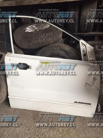Puerta delantera derecha con detalle Ssangyong Actyon 2007 al 2012 $20.000 mas iva