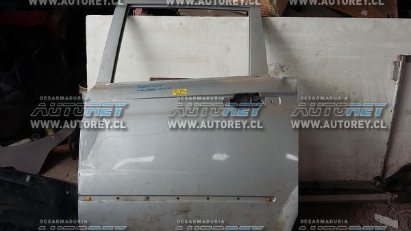 Puerta trasera izquierda con detalle Ssangyong Actyon 2007 al 2012 $20.000 mas iva