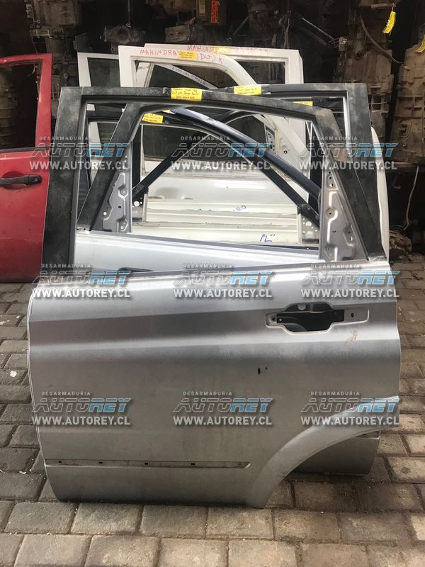 Puerta trasera izquierda Ssangyong Actyon Jeep 2007 al 2012 $60.000 mas iva