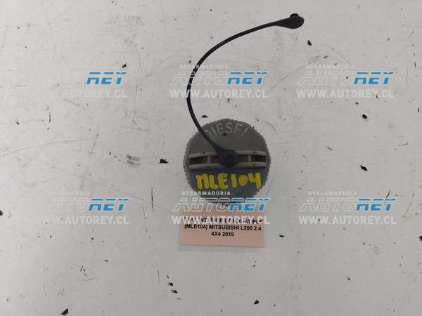 Tapa Interior Combustible (MLE104) Mitsubishi L200 2.4 4×4 2019 $8.000 + IVA