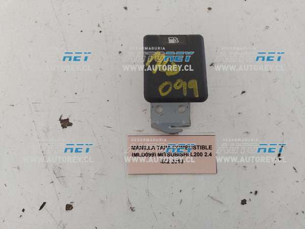 Manilla Tapa Combustible (MLD099) Mitsubishi L200 2.4 4×2 2018 $5.000 + IVA